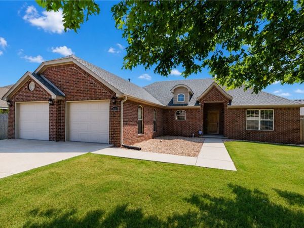 3003 SW Woodruff Avenue , Bentonville, AR 72712