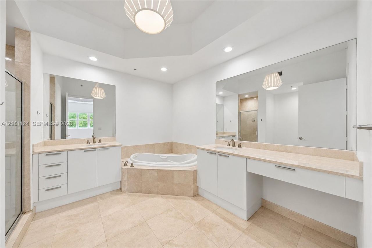 15051 Royal Oaks Ln, Unit 102, North Miami, FL 33181 Photo