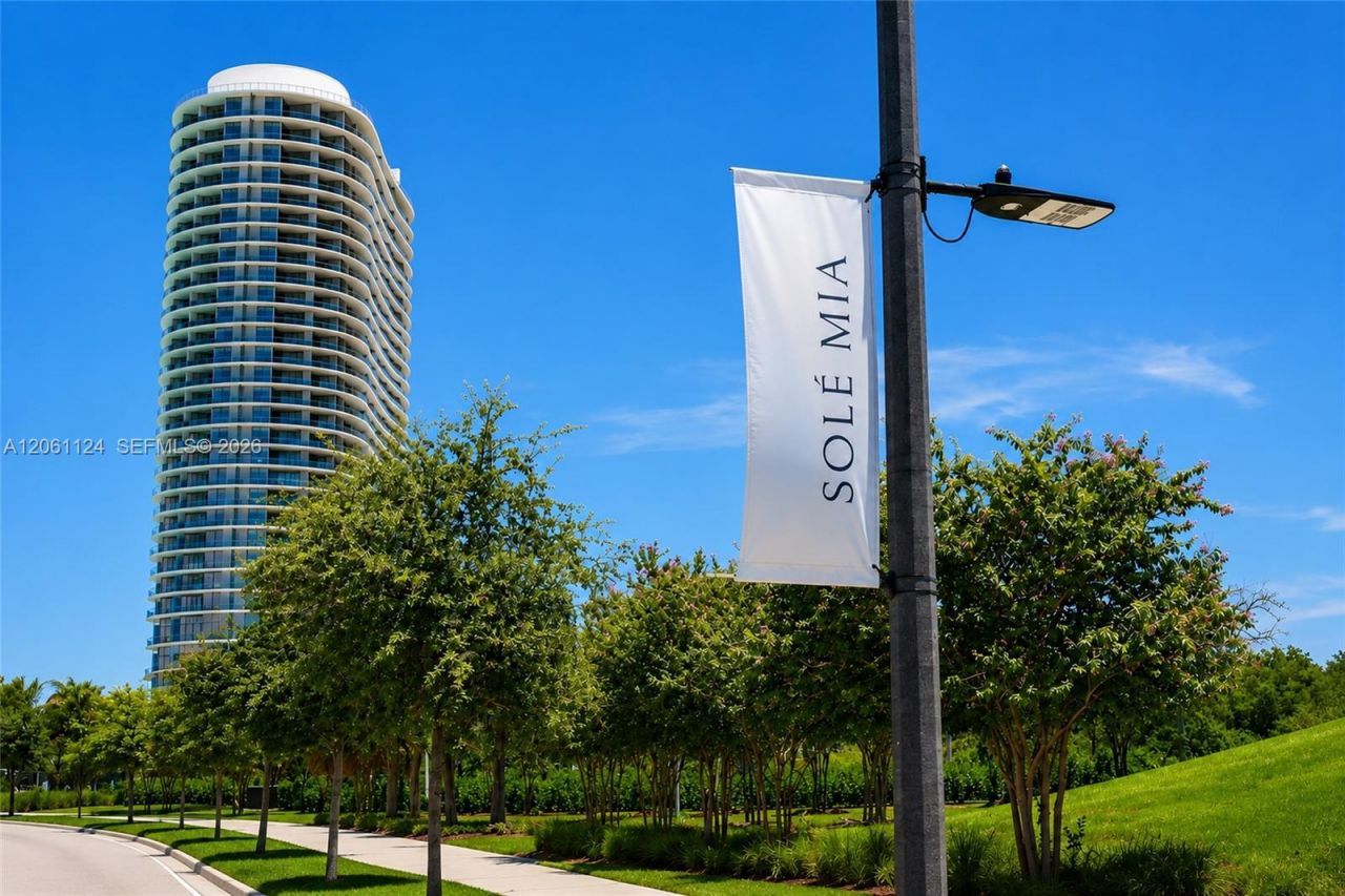 15051 Royal Oaks Ln, Unit 102, North Miami, FL 33181 Photo