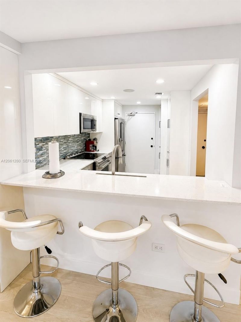 5555 Collins Ave, Unit 12C, Miami Beach, FL 33140 Photo