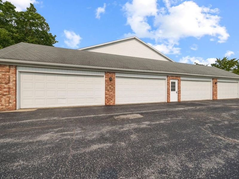 4704 Venice Heights Boulevard, Unit 216, Sandusky, OH 44870 Photo 5