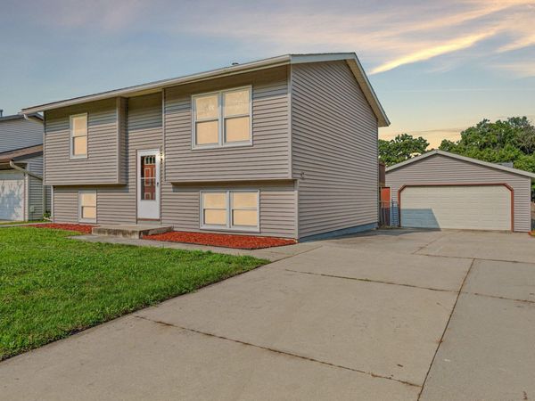 2434 Parkview Lane SE, Rochester, MN 55904