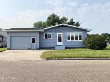 914 11TH Avenue , Langdon, ND 58249