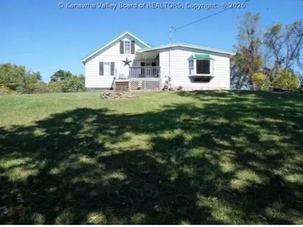 25 Crooked Ridge Road, Liberty, WV 25124