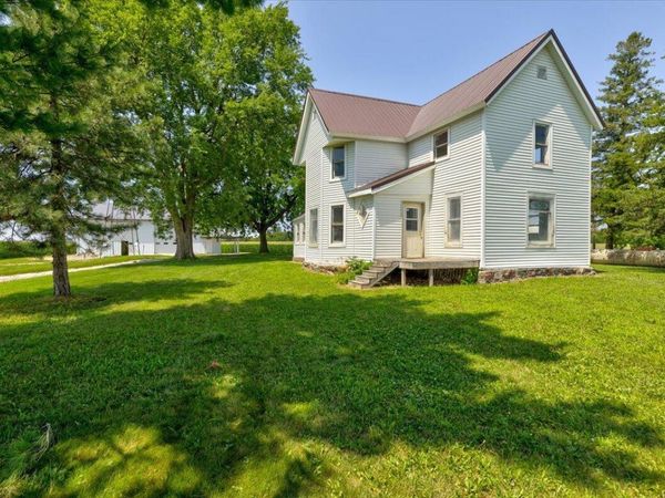 32511 580th Avenue, Cambridge, IA 50046