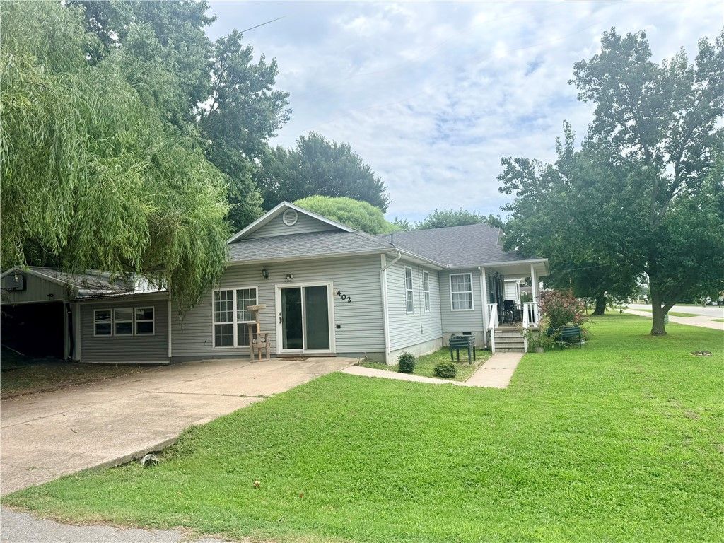 402 SE El Paso Street  Gravette, AR 72736