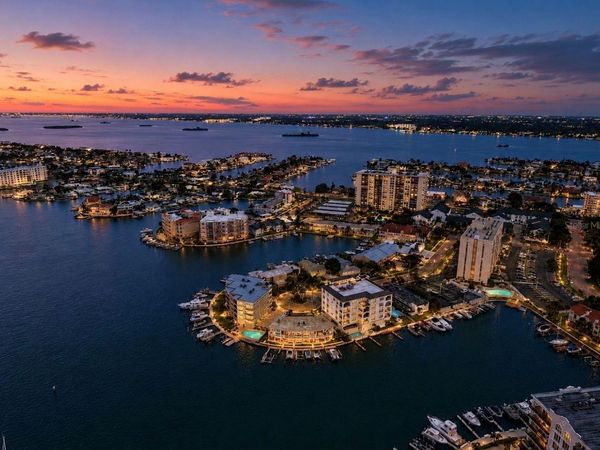 205 DOLPHIN POINT , Unit 4, CLEARWATER BEACH, FL 33767