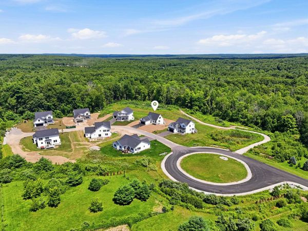 8 Robin Way, Unit 7, Chester, NH 03036