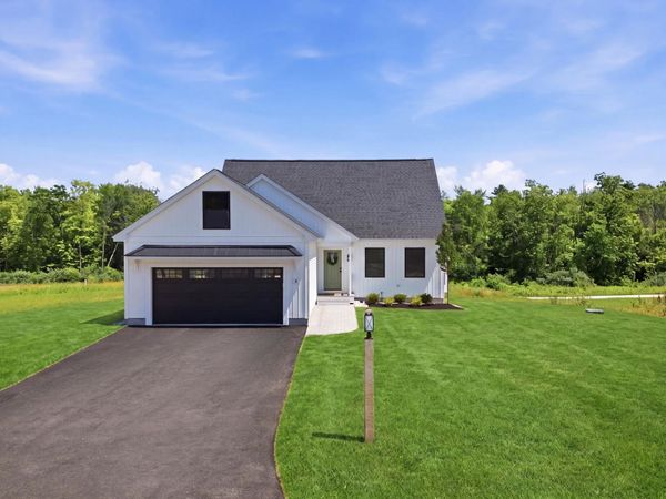 8 Robin Way, Unit 7, Chester, NH 03036