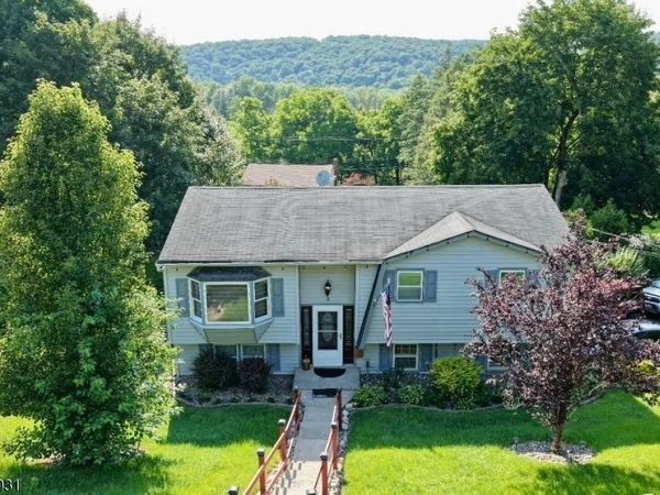2 Washington Rd, Ogdensburg, NJ 07439