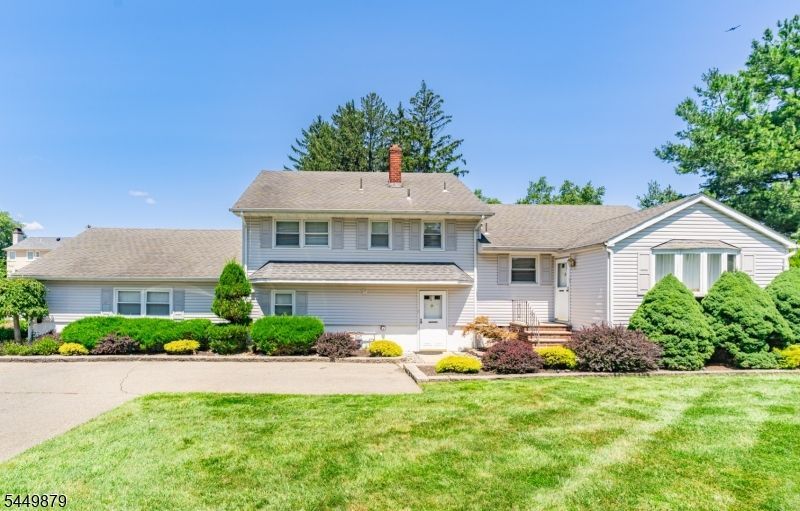 5 Anna Marie Ct, Fairfield, NJ 07004 Main Photo