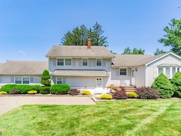 5 Anna Marie Ct, Fairfield, NJ 07004