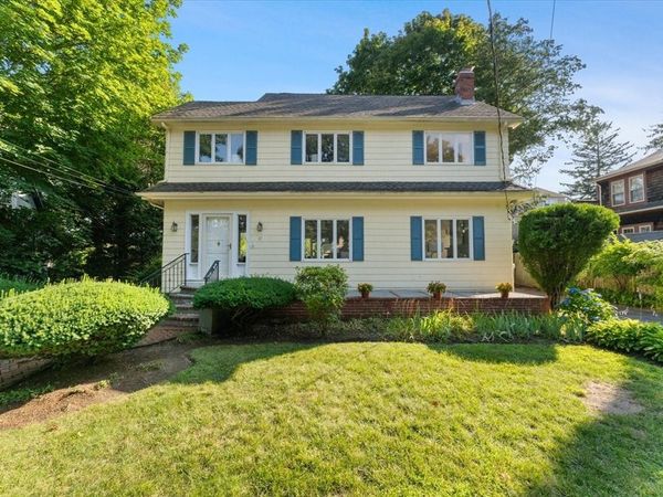 17 Preston Beach Rd, Marblehead, MA 01945