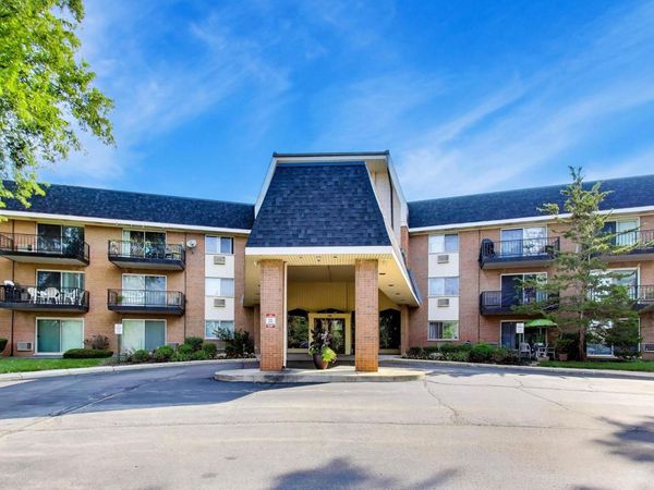 1198 Royal Glen Drive, Unit 114B, Glen Ellyn, IL 60137