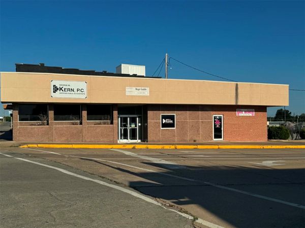 300 E Chotaw Avenue, McAlester, OK 74501