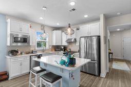 6041 Campanella St. photo 4