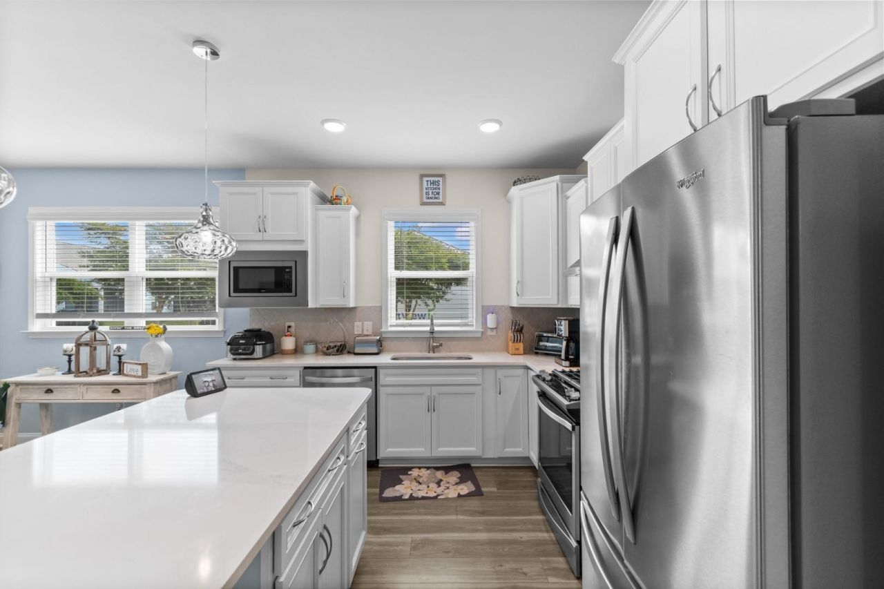 6041 Campanella St. Photo 8
