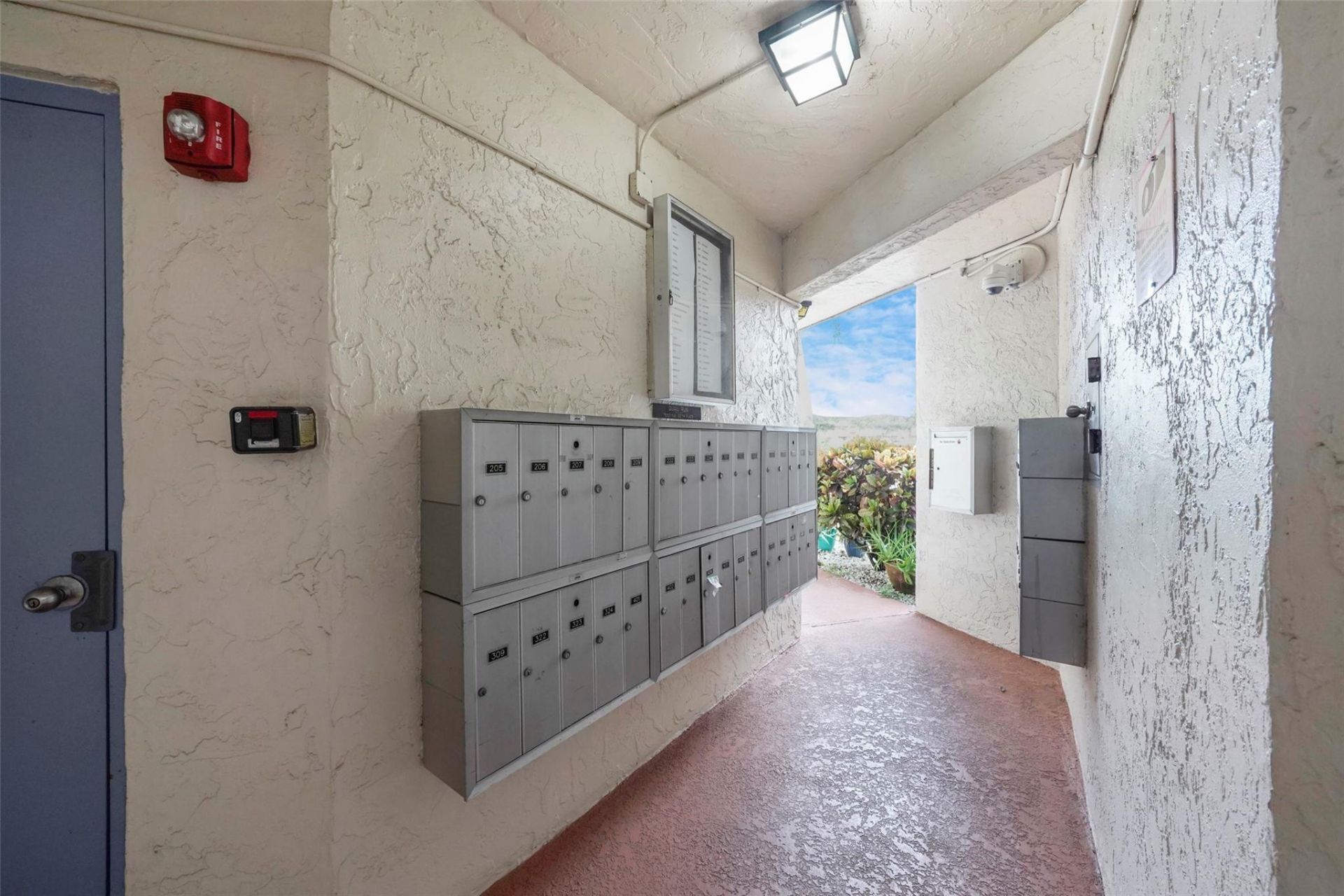 7500 NW 30th Place, Unit 402, Sunrise, FL 33313 Photo