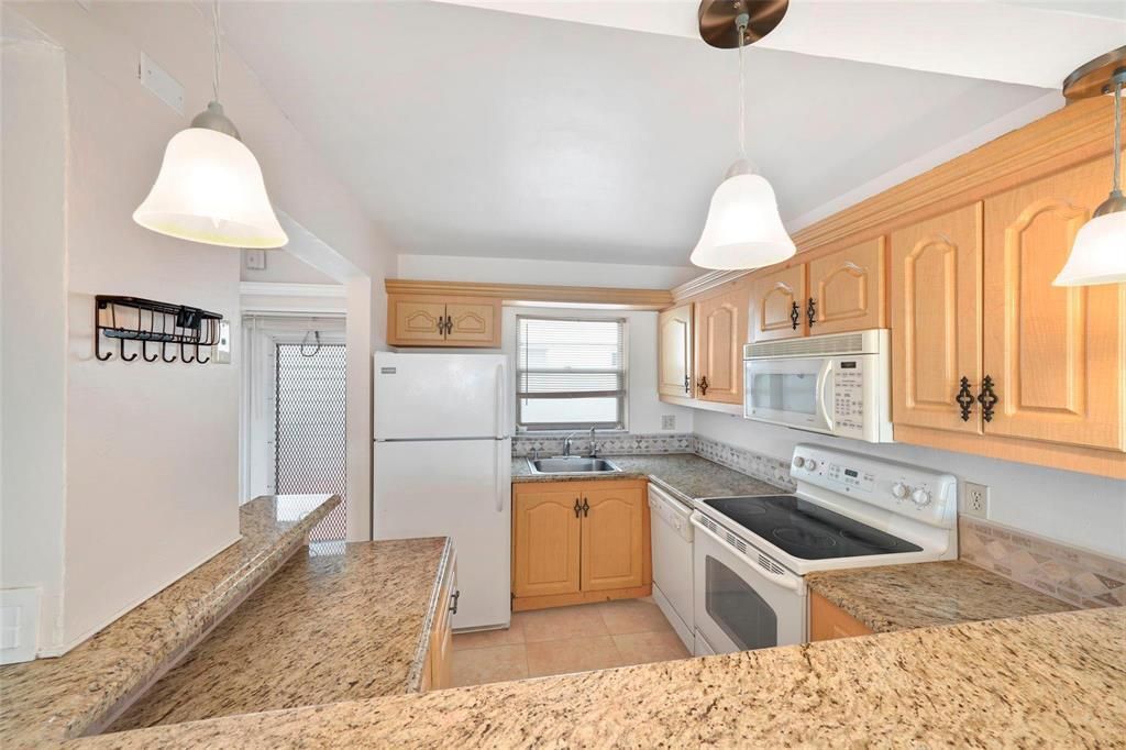 7500 NW 30th Place, Unit 402, Sunrise, FL 33313 Photo