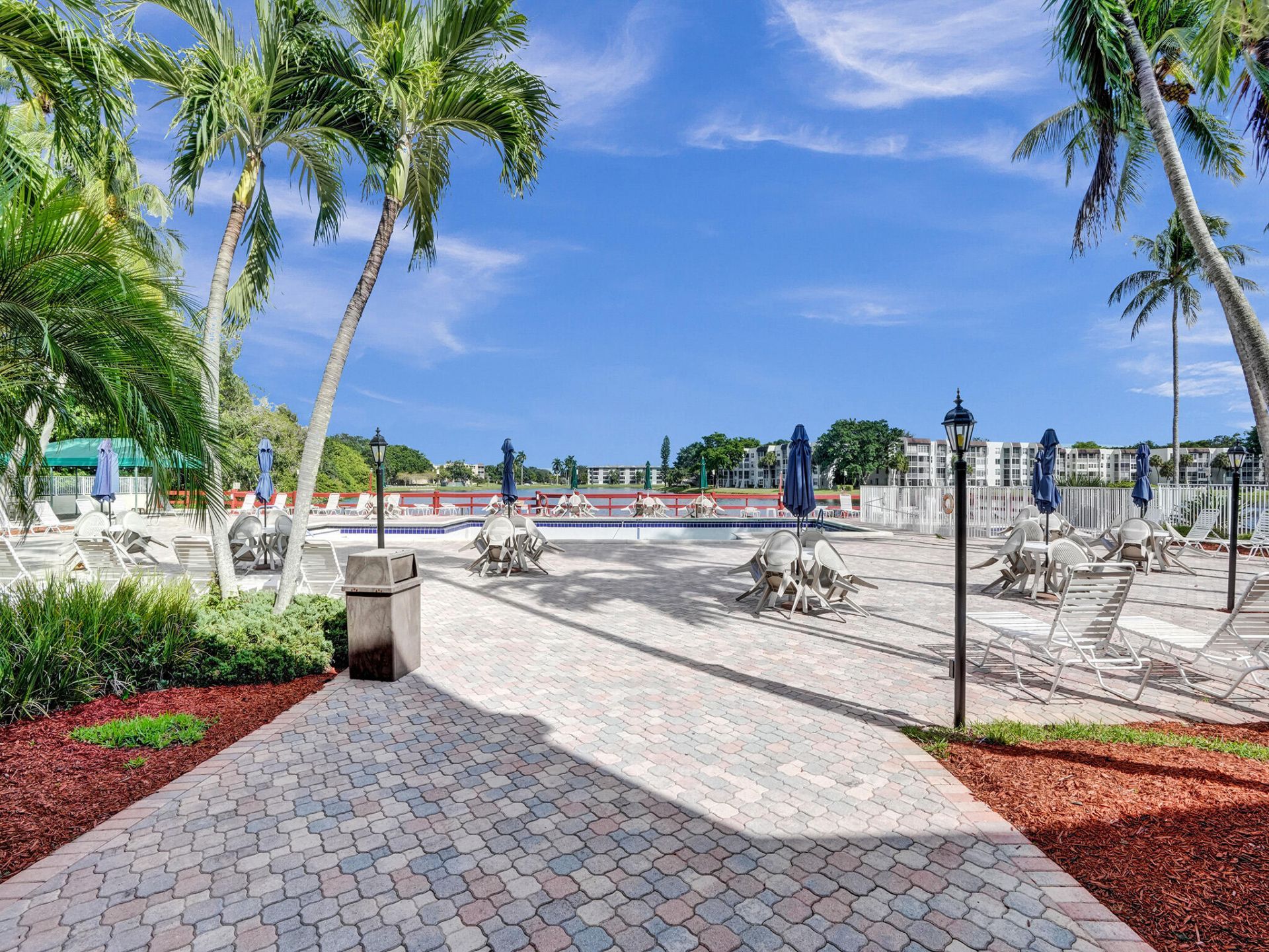 1711 W Oak Knoll Circle, Davie, FL 33324 Photo