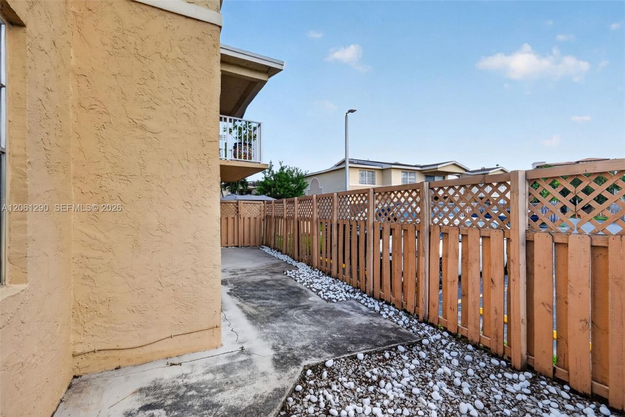 4544 NW 79th Ave, Unit 1H, Doral, FL 33166 Photo