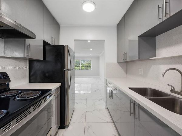 5450 Hollywood Blvd , Unit 203, Hollywood, FL 33021