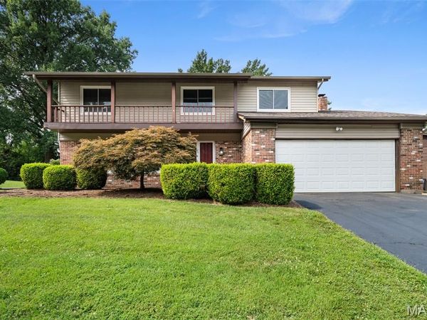 12326 Woodline Drive, St Louis, MO 63141