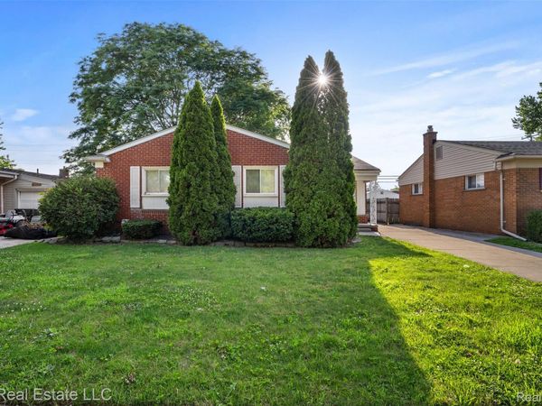 31743 Courtland Street, St Clair Shores, Mi 48082