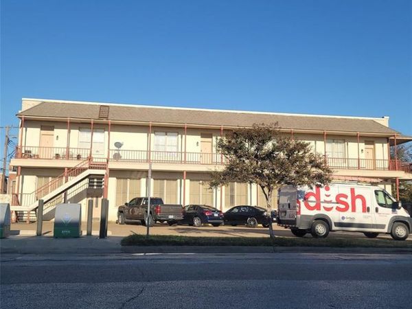 212 W Knox Street , Unit 2, Ennis, TX 75119