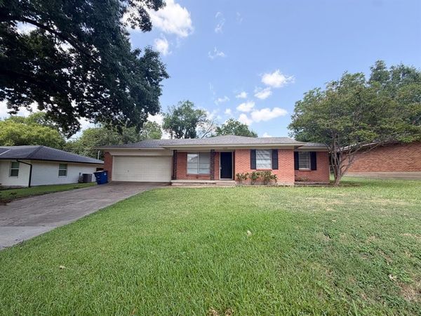 1408 Nichols Street , Ennis, TX 75119