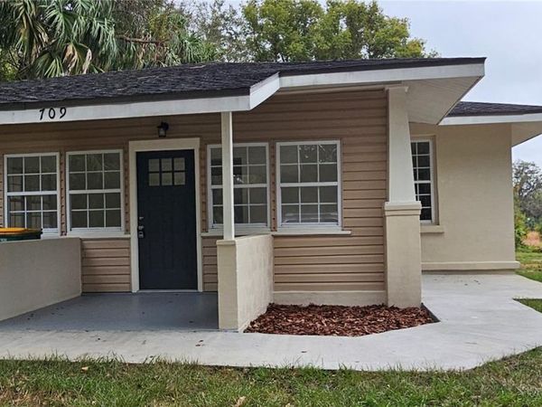 709 S HIGHLAND STREET , MOUNT DORA, FL 32757