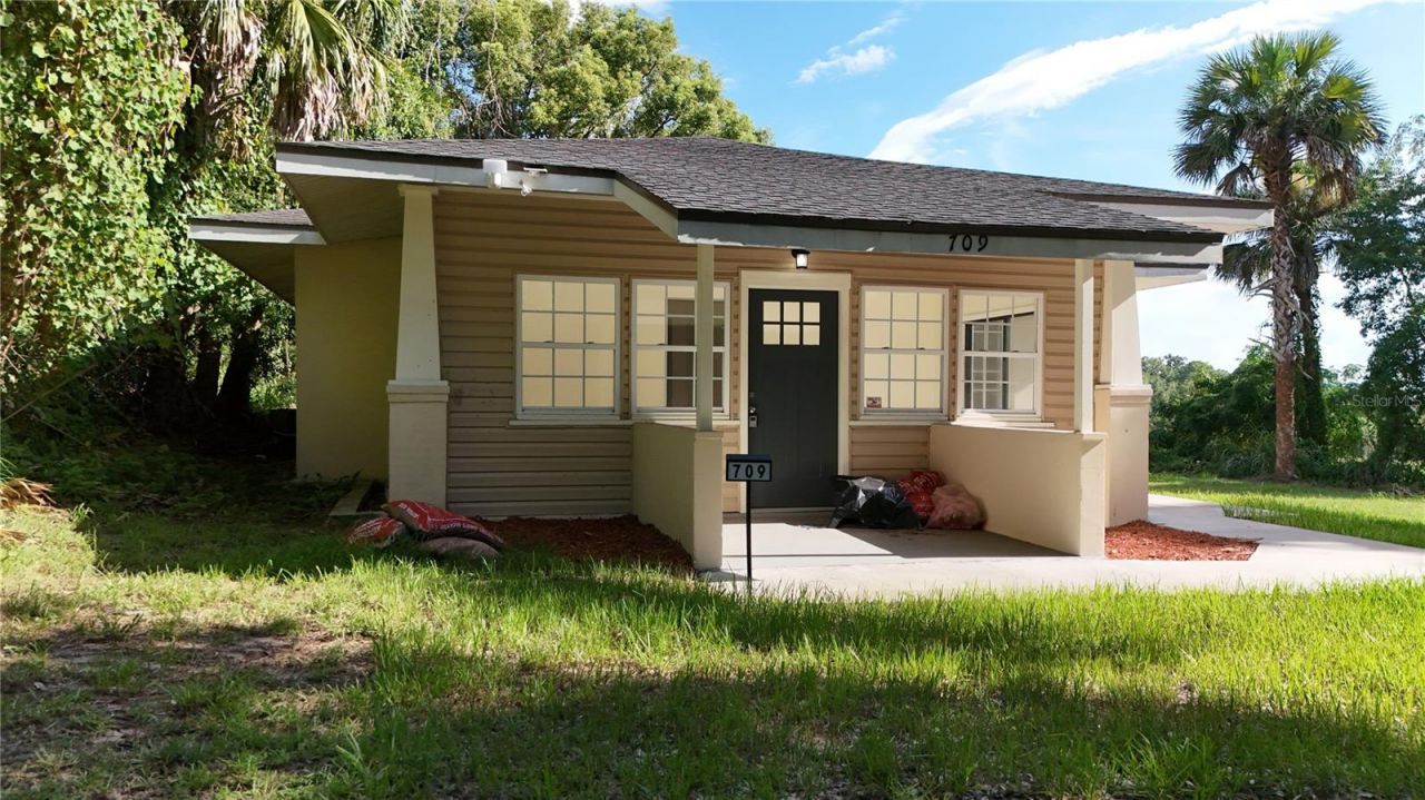 709 S Highland Street , Mount Dora, FL 32757 Photo