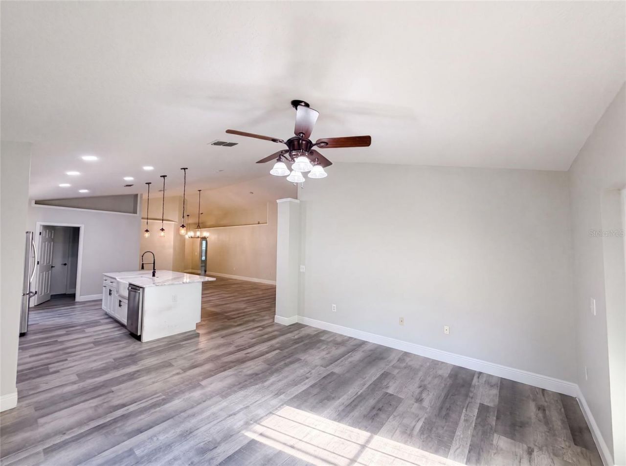 106 Cabrillo Drive , Groveland, FL 34736 Photo