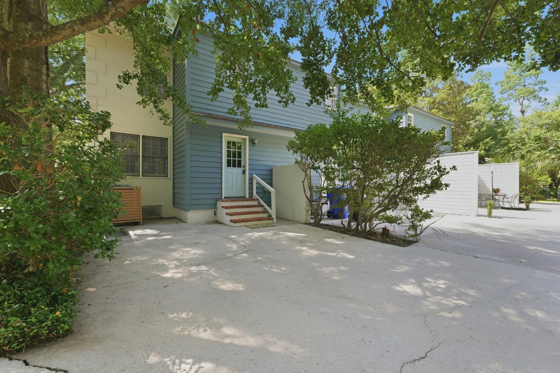 1530 Village Square Photo 14