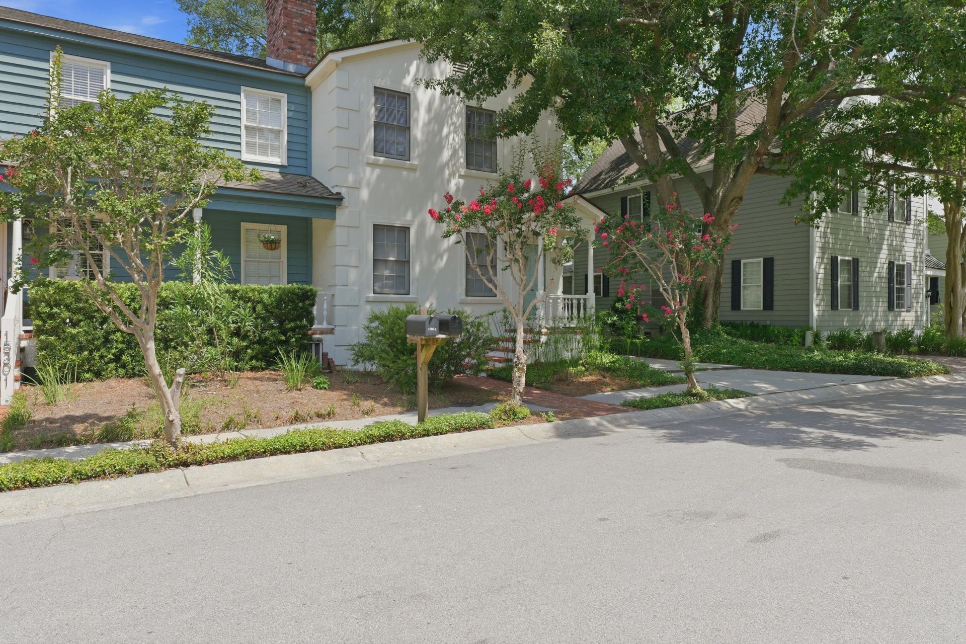 1530 Village Square Photo 18