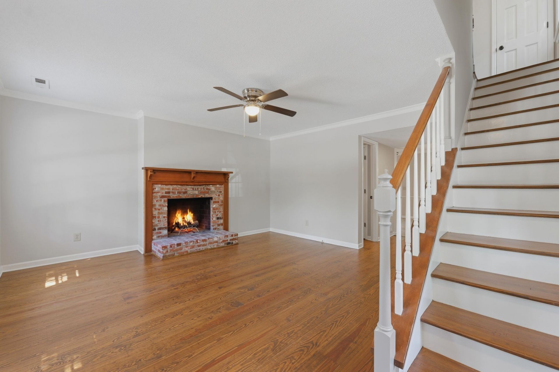 1530 Village Square Photo 23
