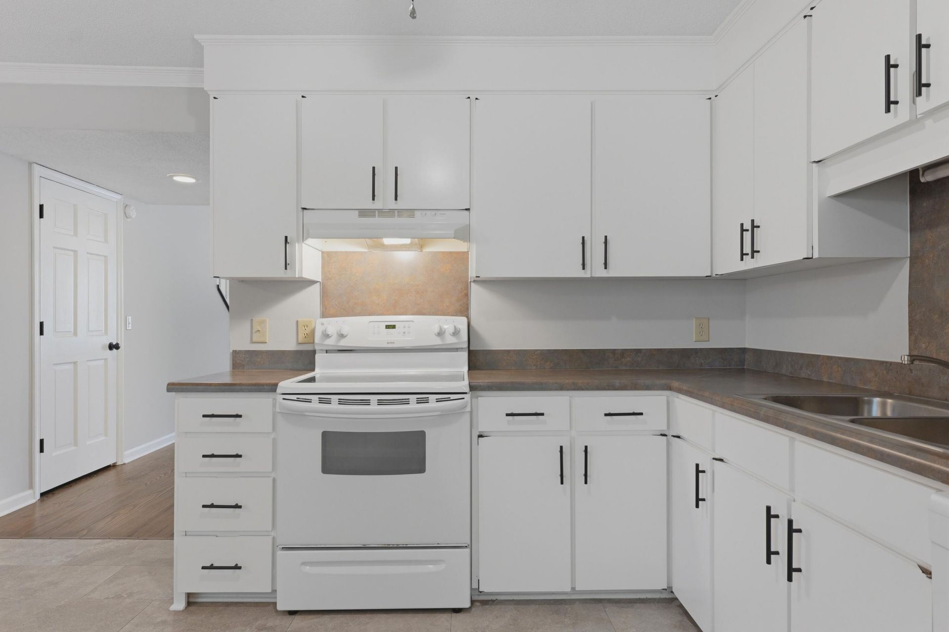 1530 Village Square Photo 26