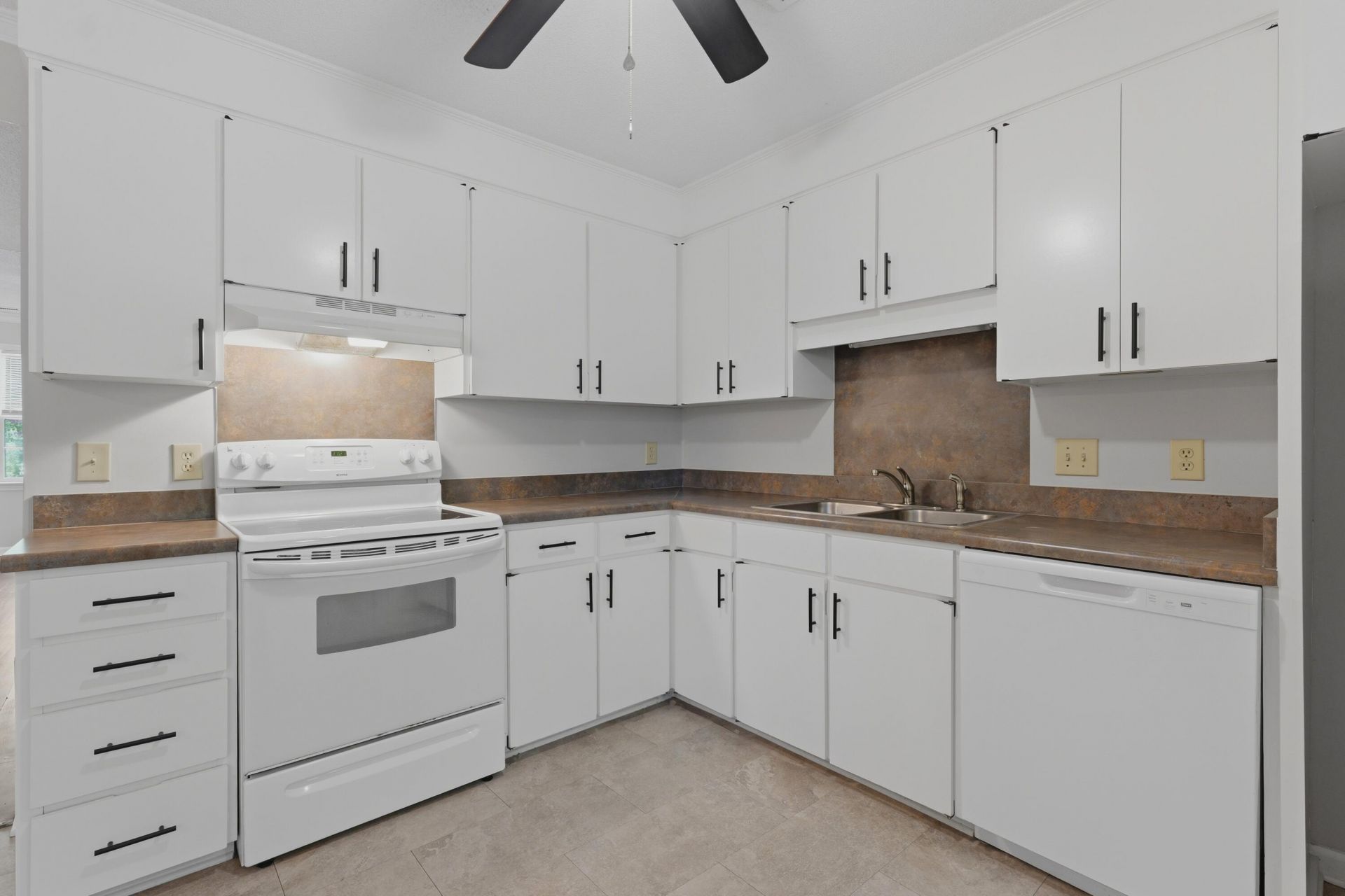 1530 Village Square Photo 27