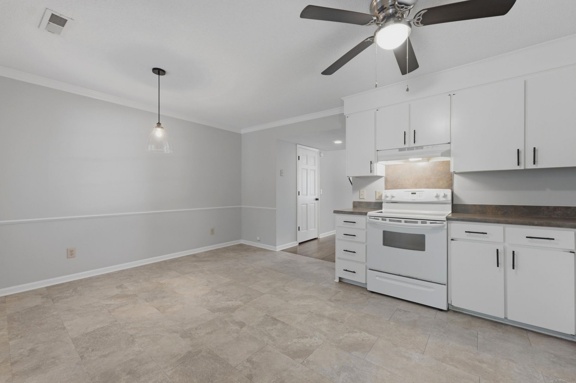 1530 Village Square Photo 28