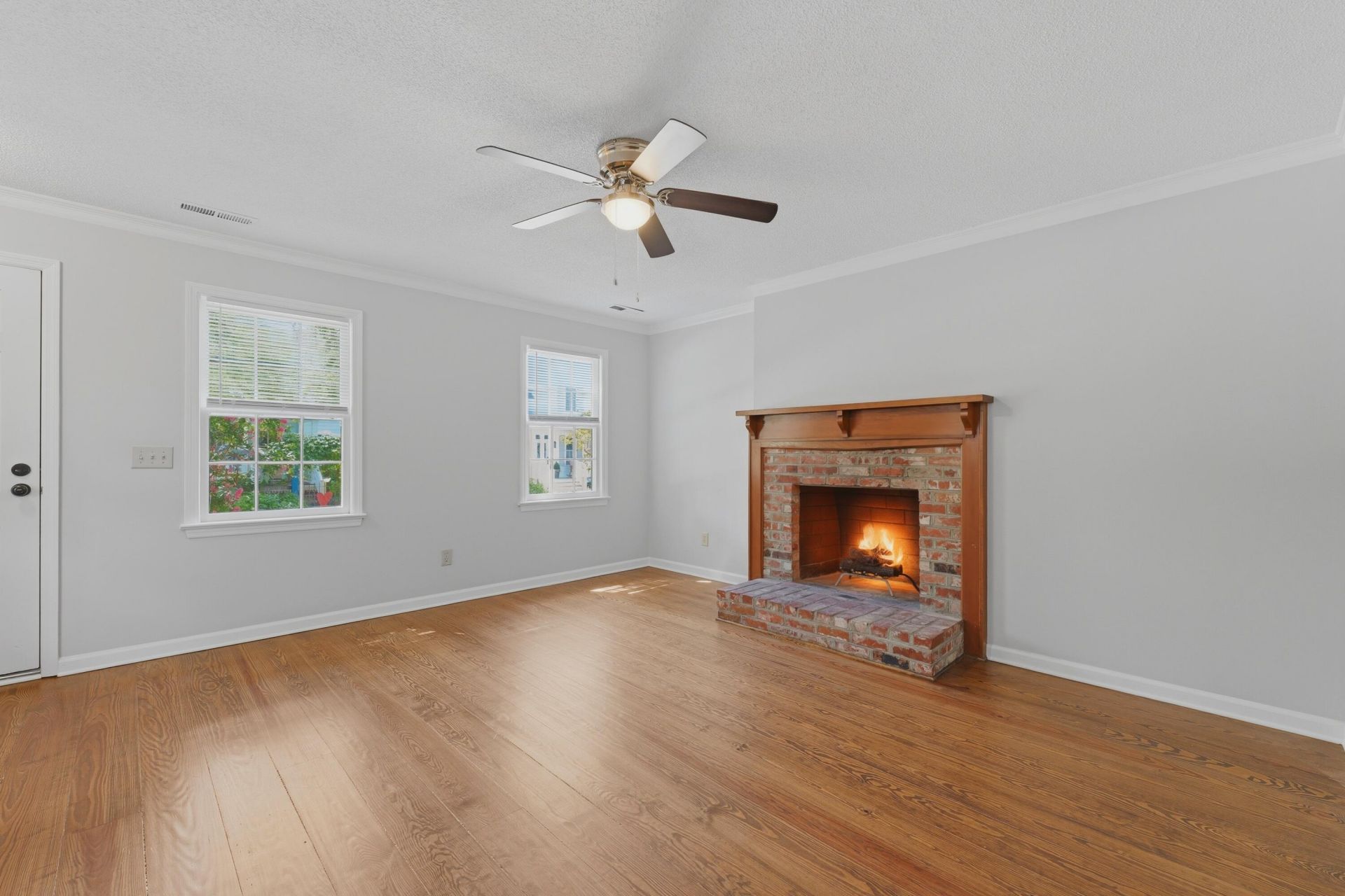 1530 Village Square Photo 29