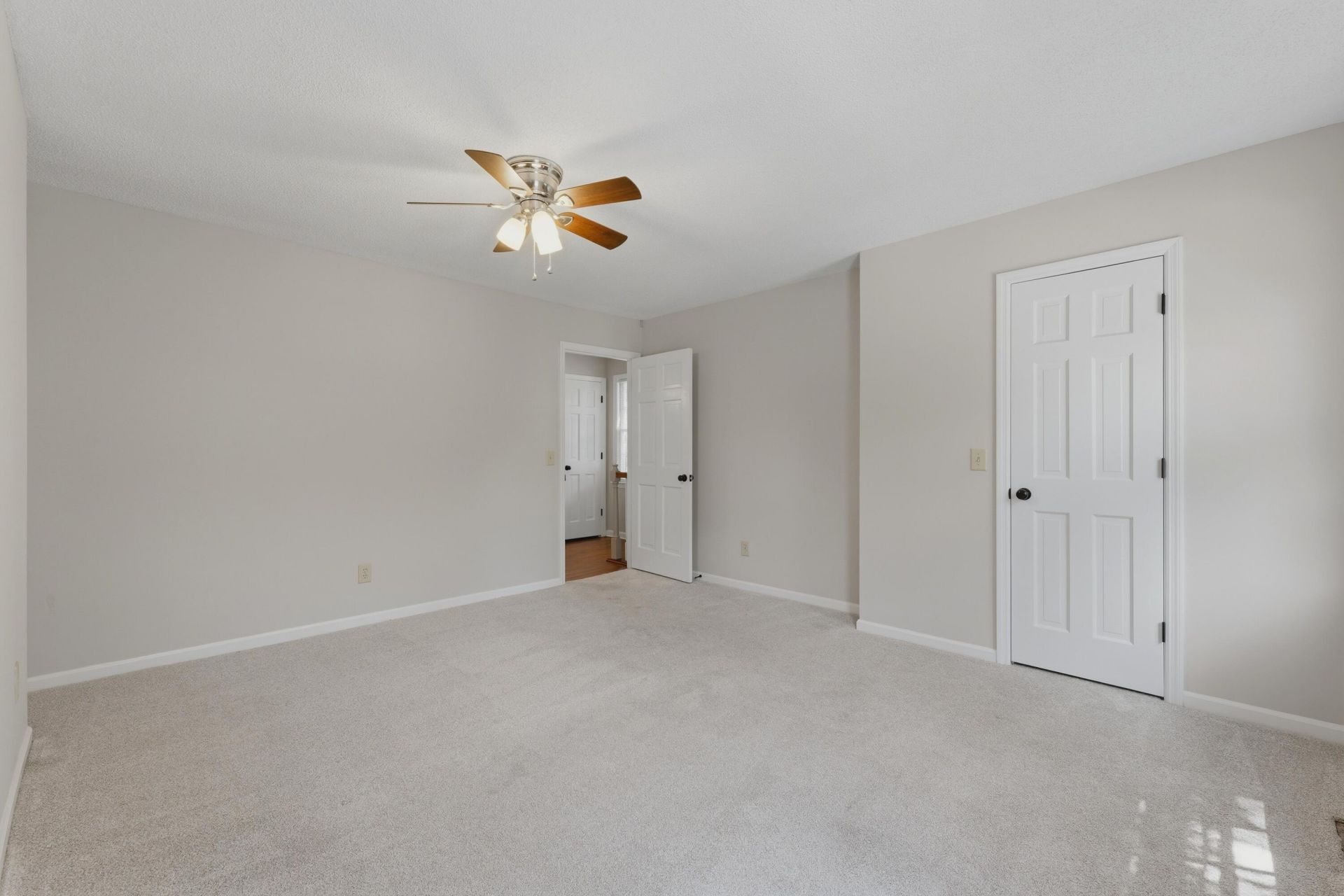1530 Village Square Photo 32