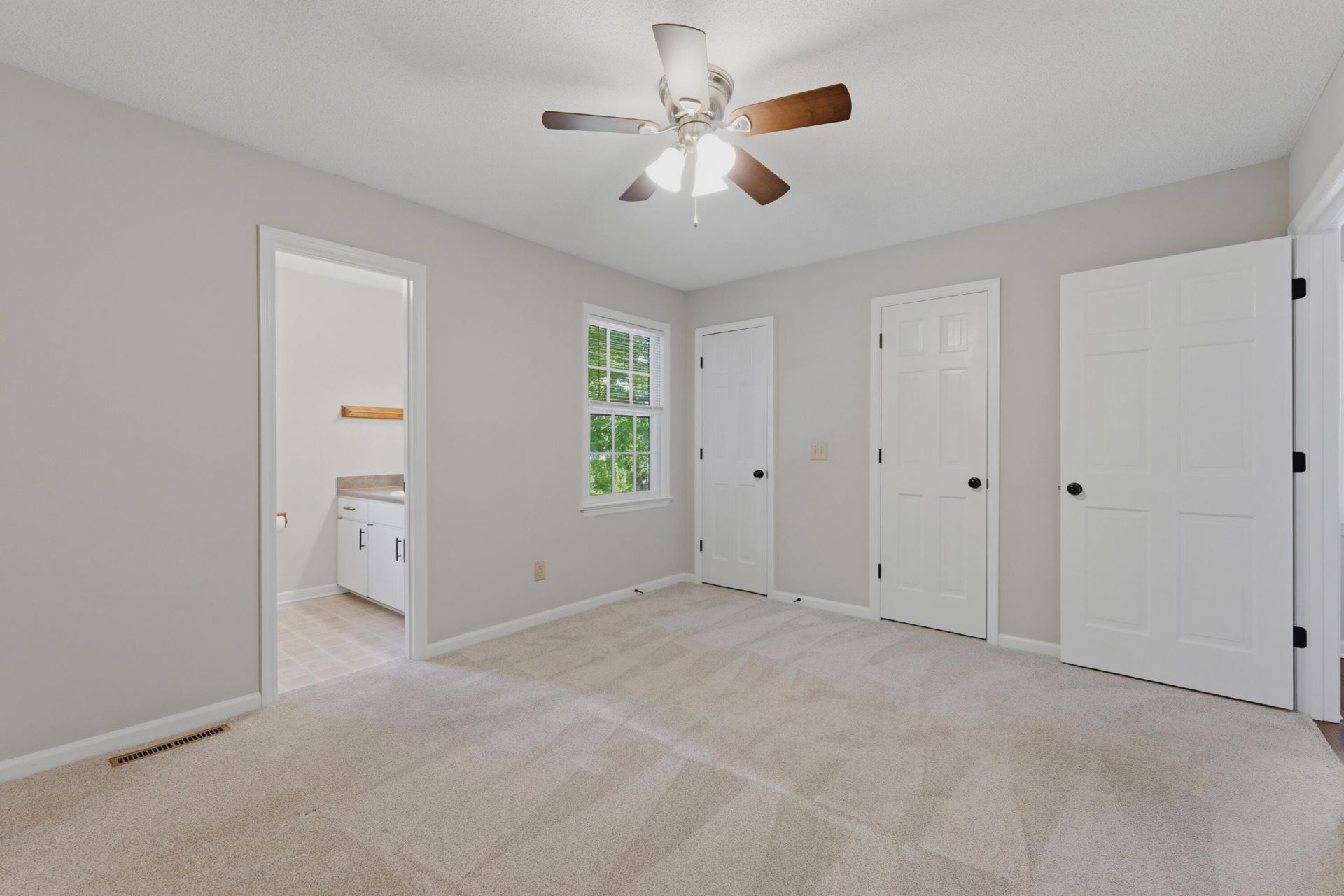 1530 Village Square Photo 34
