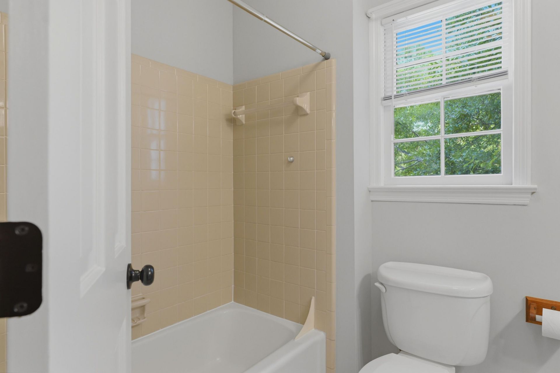 1530 Village Square Photo 42