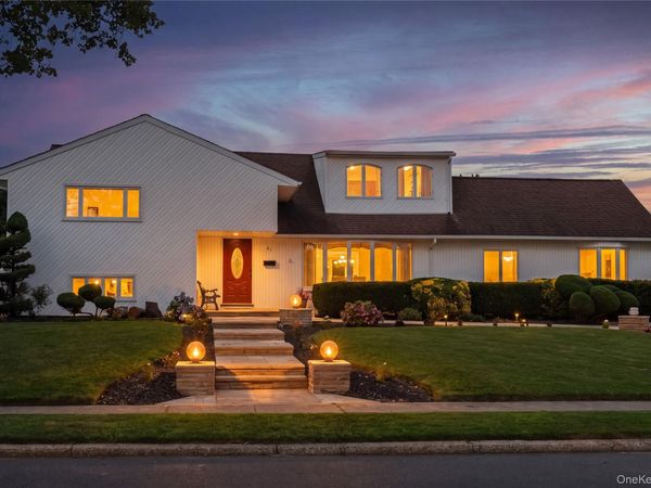 61 Hemlock Lane , Massapequa Park, NY 11762