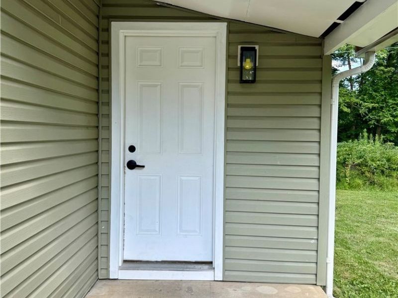 556 Champion Avenue E, Warren, OH 44483 Photo 2