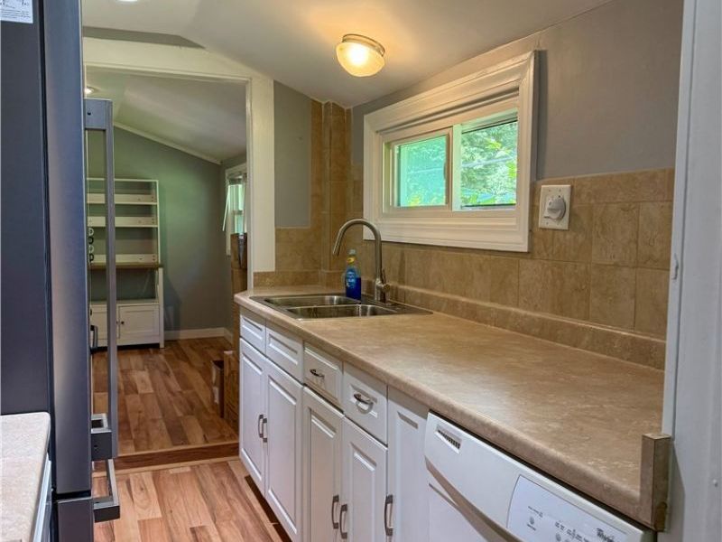 556 Champion Avenue E, Warren, OH 44483 Photo 3