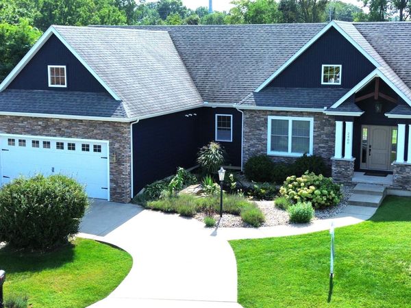 2400 Bay Pointe Drive, St. Joseph, MI 49085