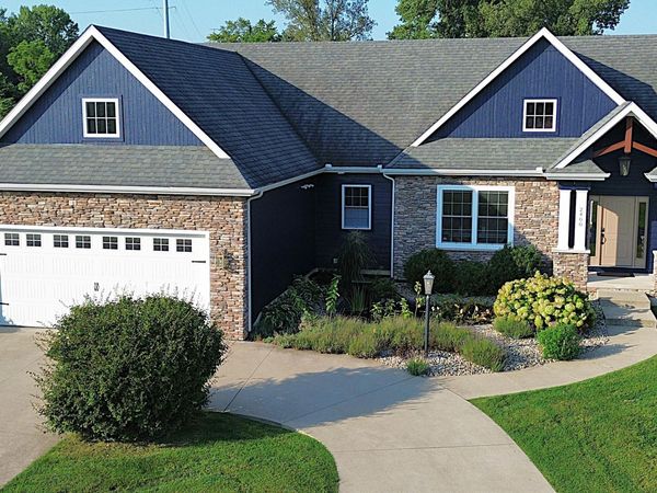 2400 Bay Pointe Drive, St. Joseph, MI 49085