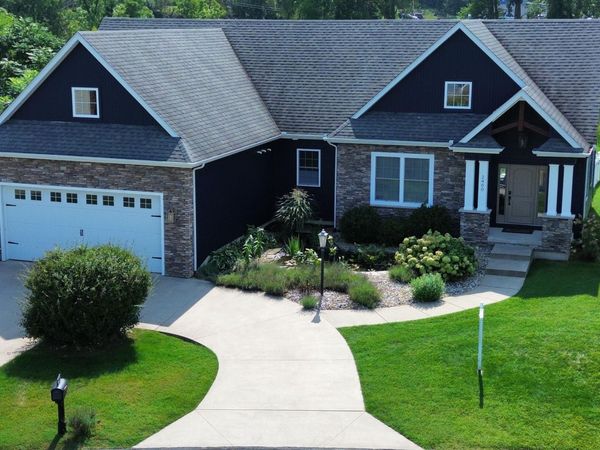 2400 Bay Pointe Drive, St. Joseph, MI 49085