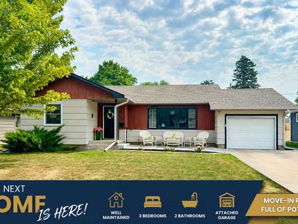 726 6th Avenue NE, Valley City, ND 58072